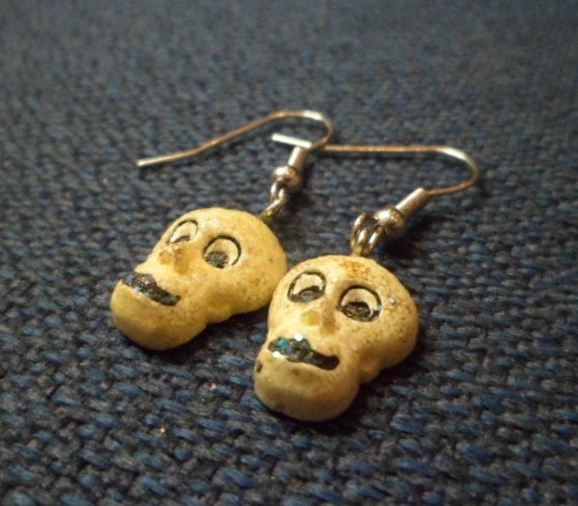Cute Skull Dangle Earrings w/ Green Smile (70)