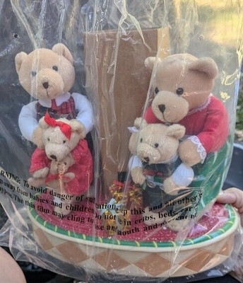 Vintage Avon A Berry Merry Holiday Celebration Christmas Bear Family Music Box