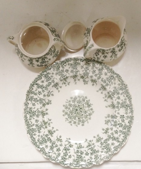 Crown Ducal EARLY ENGLISH IVY GREEN Sugar Bowl Creamer and Large Plate