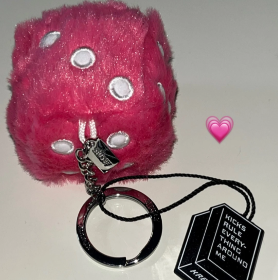 STUSSY FUZZY DICE KEYCHAIN ピンク s-l400.jpg