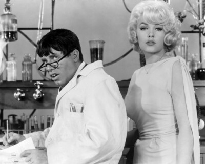 8x10 photo of Jerry Lewis & Stella Stevens in ''The Nutty Professor''.