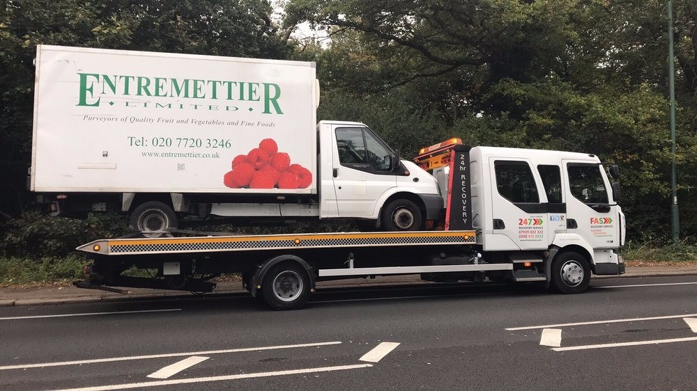 CAR RECOVERY EAST LONDON 247 VAN BREAKDOWN VEHICLE TRUCKS TOW TOWING