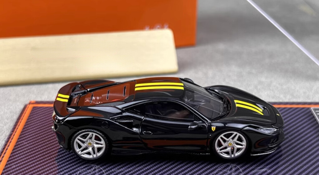 GB U2 1:64 Black F8 Tributo Super Racing Sports Model
