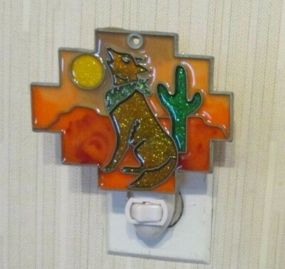 DESERT SCENE COYOTE NIGHTLIGHT  (SOUTHWEST SUNCATCHER LIGHT) 