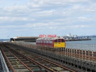 PHOTO  CLASS 483 483004 PASSING OVER RYDE PIER 31/08/12  THE ISLAND LINE ISLE OF