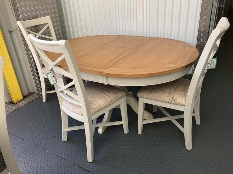 Beautiful Designer Mark ster Padstow Round Extending Dining Table and Four Padstow Chairs