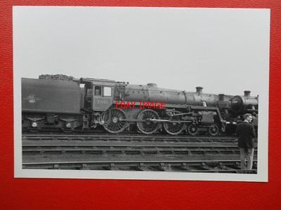 PHOTO  BR STANDARD CLASS 5 LOCO 73155 AT EASTLEIGH 1966