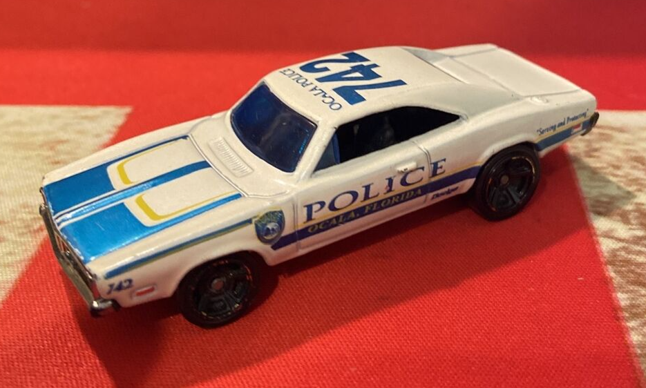 2004 Mattel Hot Wheels MAIN STREET '69 DODGE CHARGER POLICE Car