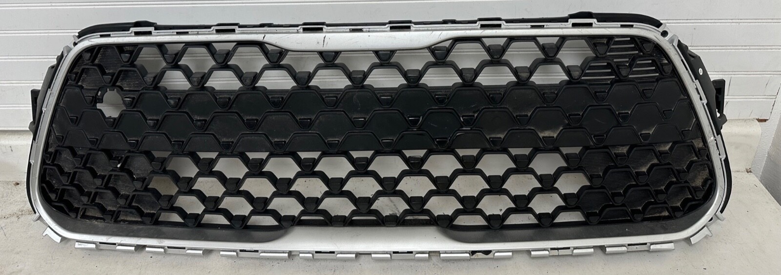 GENUINE 2020 2021 Kia Soul Front Bumper Lower Grille