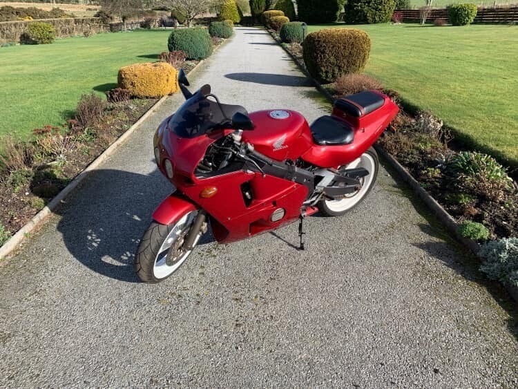 Honda cbr 400rr nc23