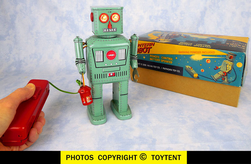 Lantern Robot battery operated remote control Ha Ha Toys 2005 boxed  SEE MOVIE!