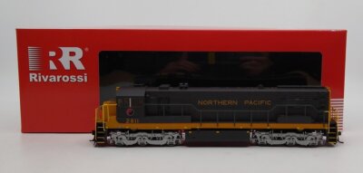 Rivarossi HR2619 HO Northern Pacific GE U28C - Standard DC #2811  MT/Box