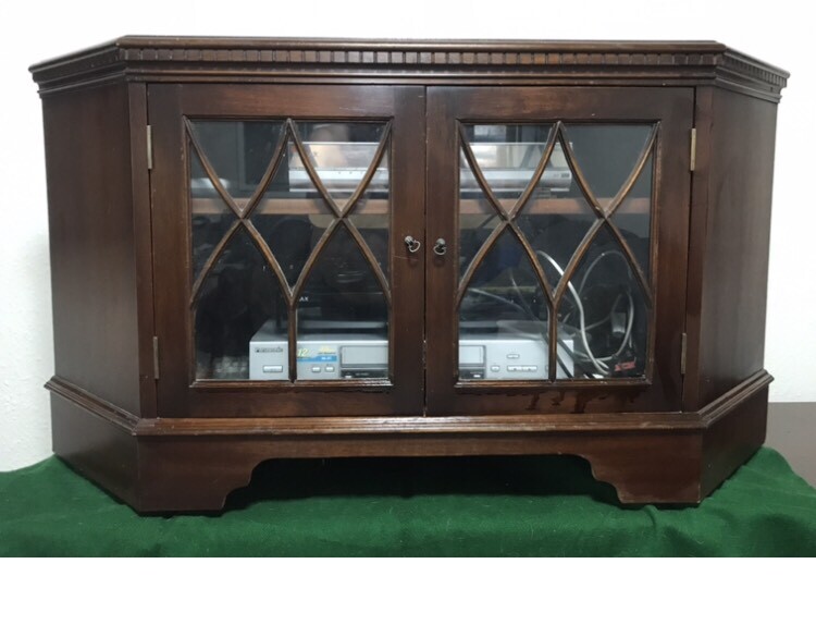 MAHOGANY corner tv in Eastbourne, East Sussex Gumtree