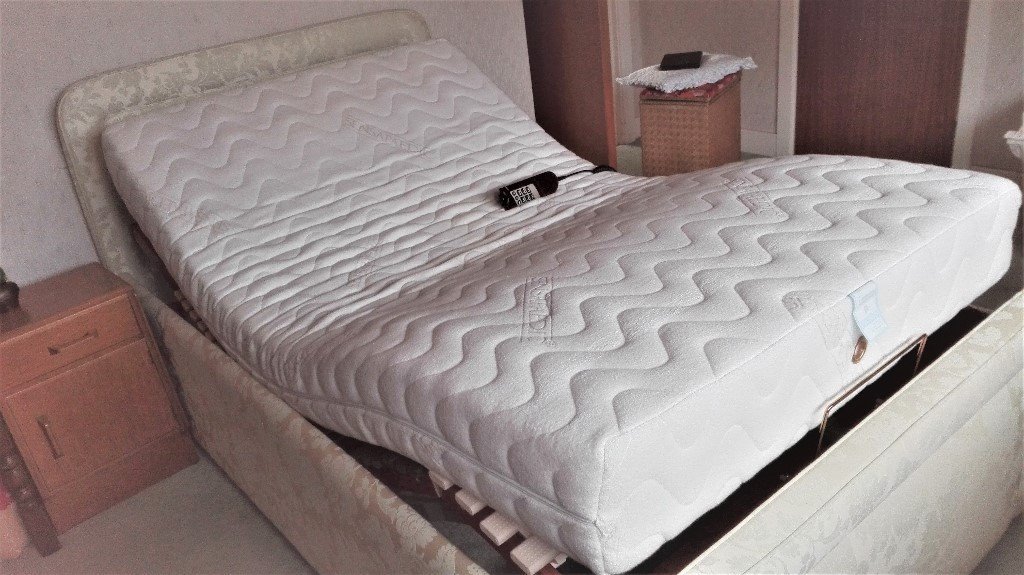 Fully Adjustable delux Bed 3'6 wide by Willowbrook. Memory foam