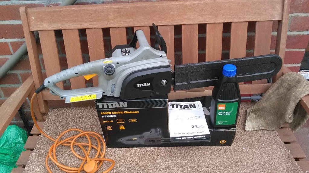 TITAN TTB355CHN ELECTRIC CHAINSAW in Wallsend, Tyne and Wear Gumtree