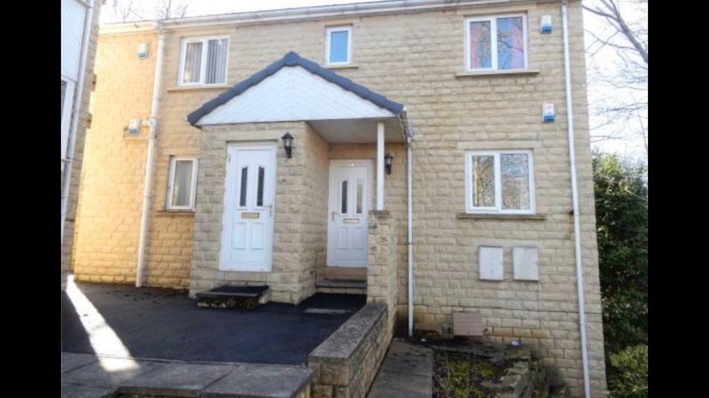 2 bedroom flat in Woodhead Rd, Lockwood, Huddersfield in Huddersfield