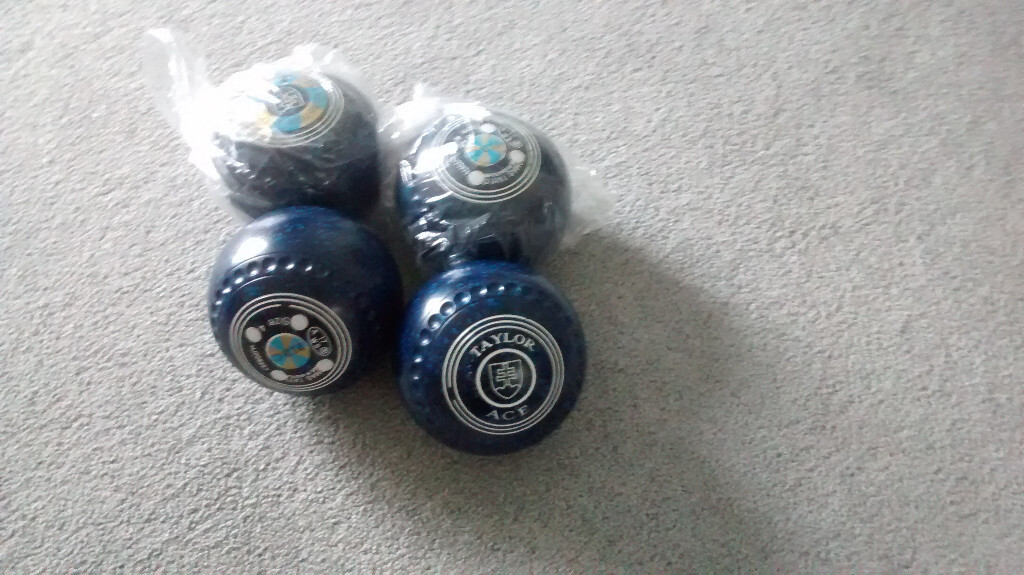Indoor Bowls for sale, excellent condition in LeeontheSolent