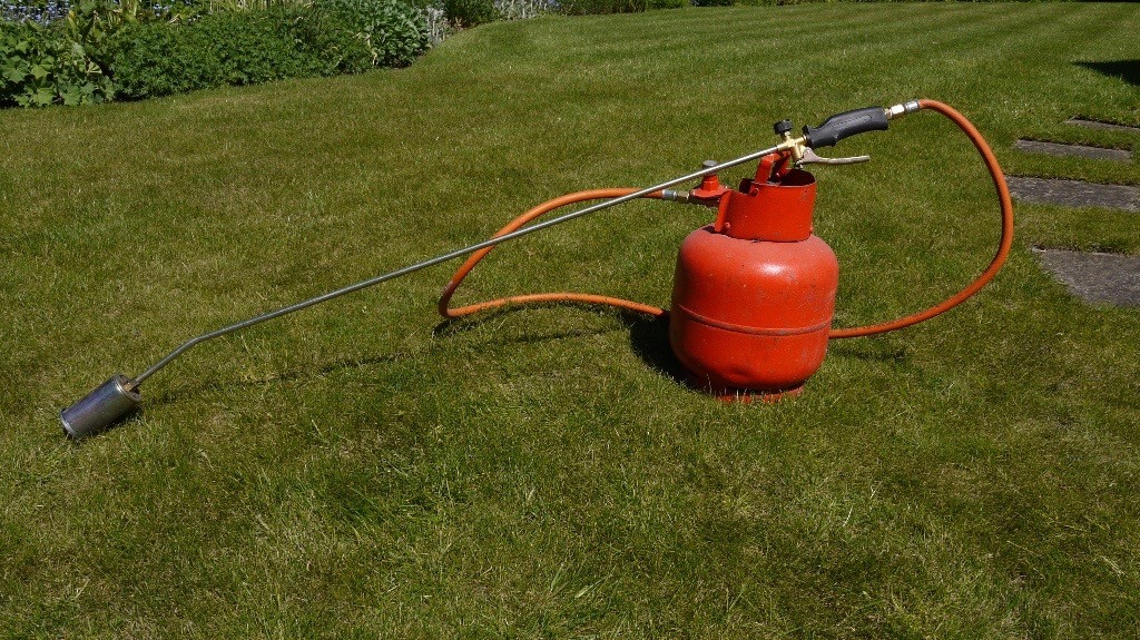 Weed Burner and 3.9Kg Gas Bottle (part full) in Ripon, North