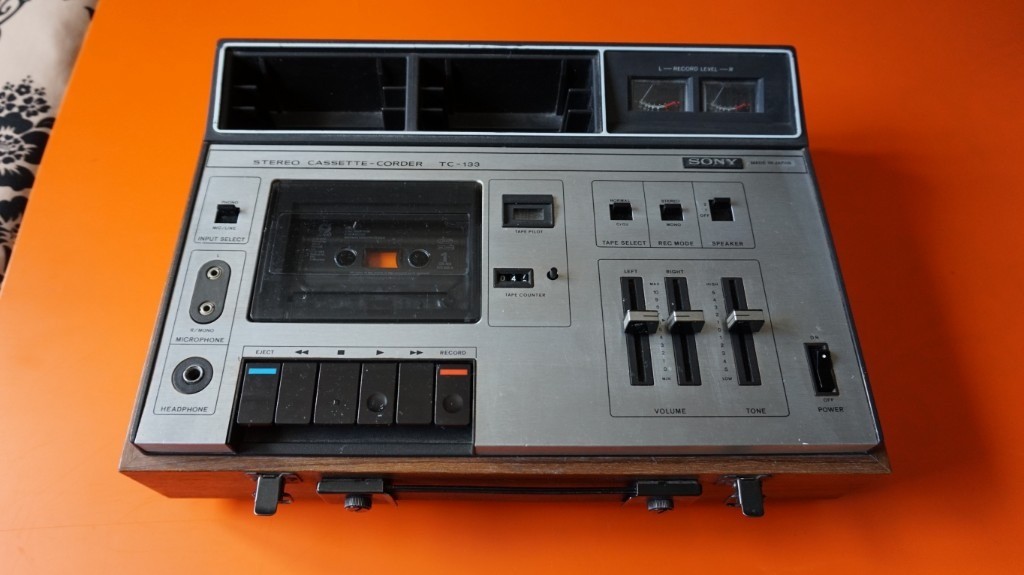 RARE VINTAGE PORTABLE SONY CASSETTE RECORDER DETACHABLE SPEAKERS in