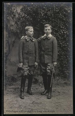 Prinz Eugen und Prinz Joachim Ernst von Anhalt im Garten, Ansichtskarte 