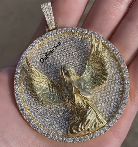 Pre-owned Online0369 1ct Natural Moissanite Men's 3d Angel In Disk Charm Pendant 925 Silver Free Stud In White