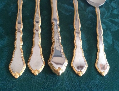 Oneida stainless golden royal chippendale 5 piece place setting with steak knife