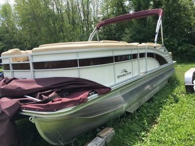 2016 BENNINGTON 2375RSB W/ YAMAHA F200 4-STROKE O/B - $46500 (Canandaigua, NY)