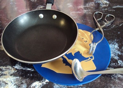 Blue Silicone Golden Retriever Table Trivet, Kitchen Hot Pad, Round Table Mat