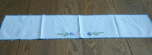 PRETTY VINTAGE WHITE LINEN SHELF RUNNER ~ HAND EMBROIDERED FLORAL ~ 7