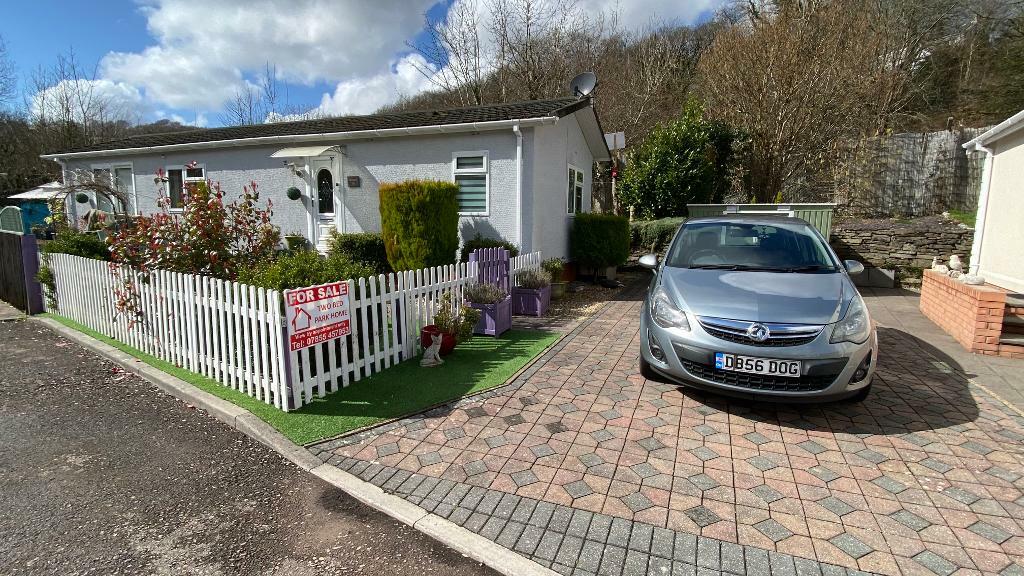 2 bedroom house in Woodlands Residential Park, Treharris, CF46 in