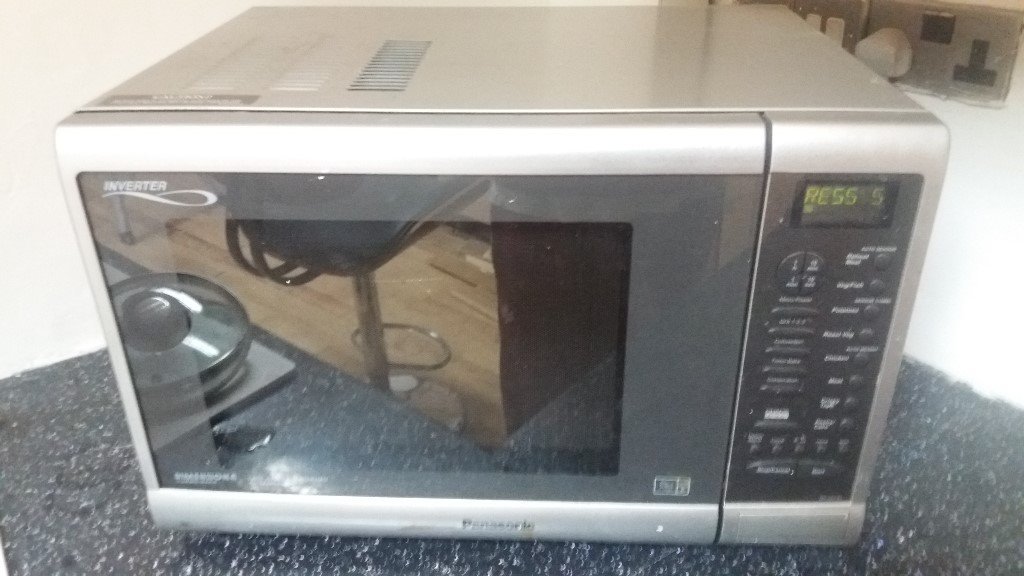 PANASONIC INVERTER DIMENSION 4 MICROWAVE OVEN in Little Hulton