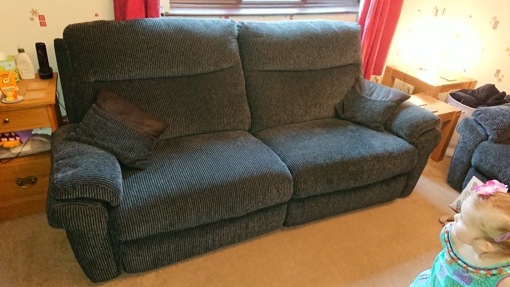 LaZBoy Tamla 3 Seater Power Recline Sofa in Black in Camberley