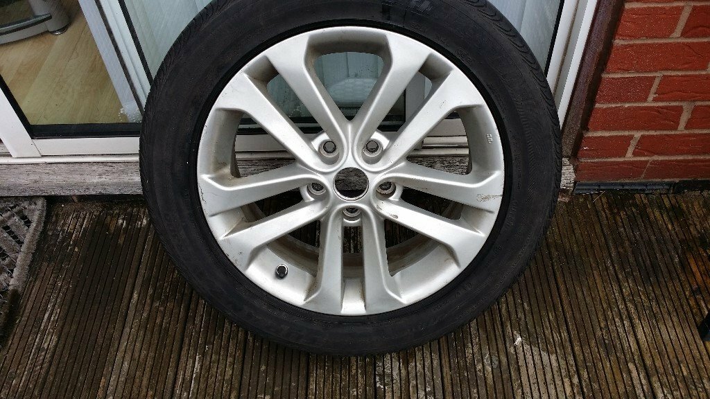 Nissan Juke Spare Alloy Wheel 17 inch with tyre in Sandwell, West