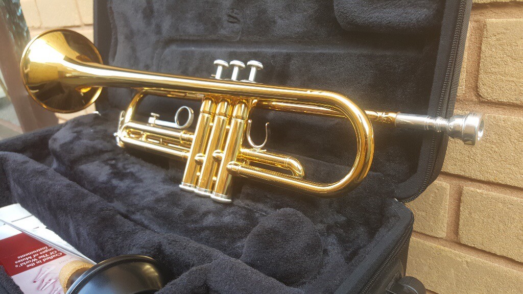 Mint Yamaha YTR2330 Bb brass trumpet with mouthpiece Yamaha bag