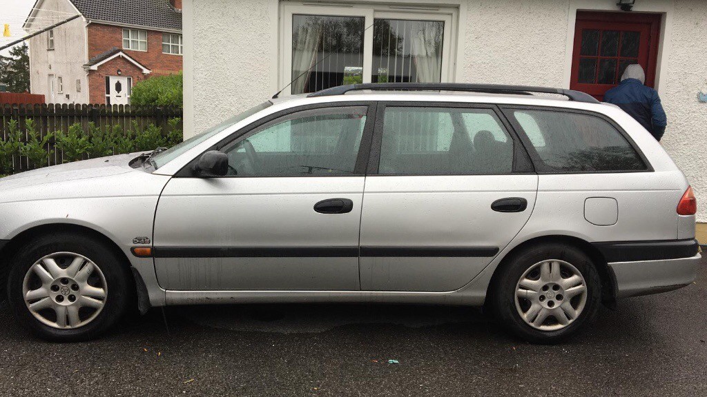 Toyota avensis 2002