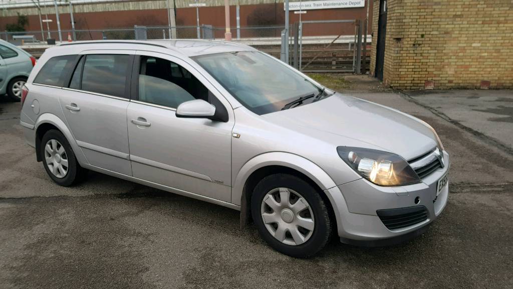 VAUXHALL ASTRA ESTATE 1.8 PETROL AUTOMATIC in Little Clacton, Essex