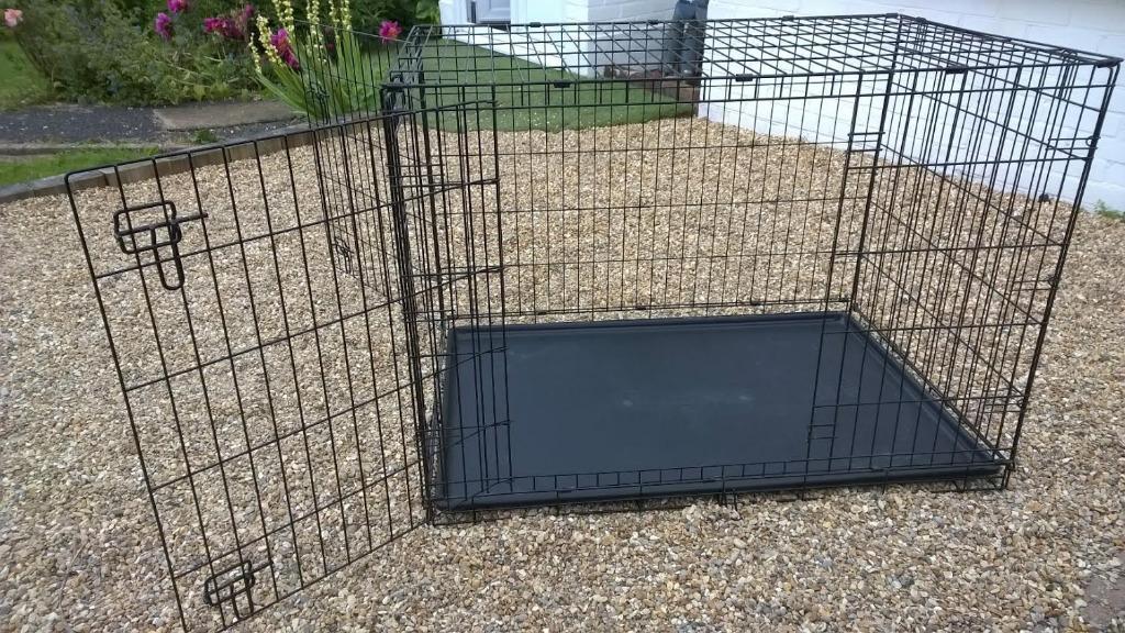 Large sturdy folding dog crate in Hassocks, West Sussex Gumtree
