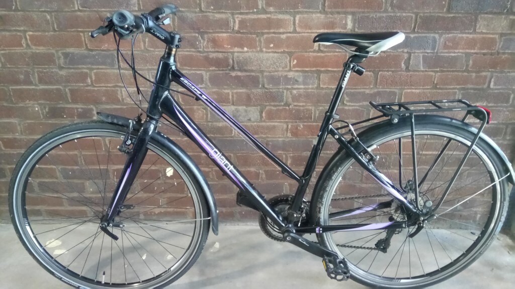 Women's GIANT Liv Escape Hybrid City Commuter Bike in Wimbledon
