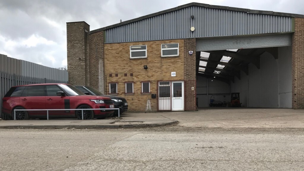 COMMERCIAL UNIT / TO LET IN DARTFORD DA100PP in
