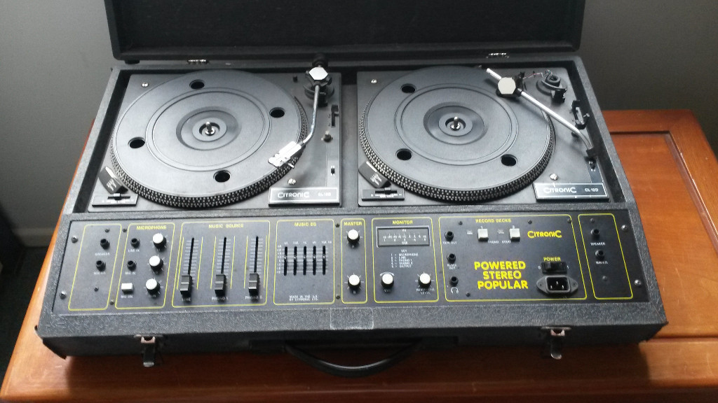 Vintage Citronic Dual Turntable and Mixer in Moortown, West Yorkshire