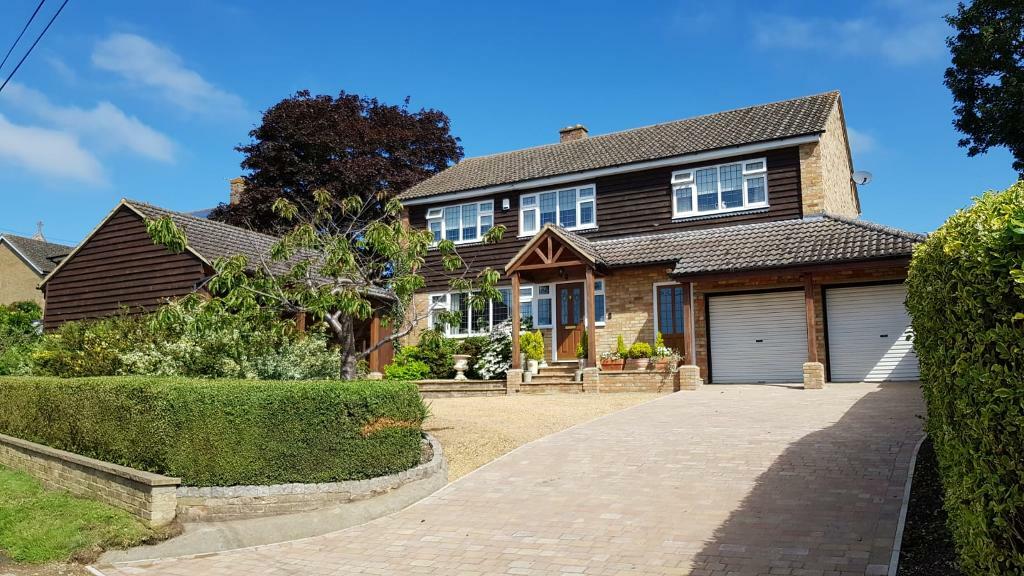 5 bedroom house in Station Road Sutton, Sutton, Ely, CB6 in Ely