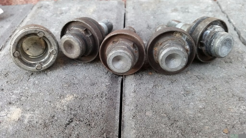 Peugeot 206 locking wheel nuts in Waltham, Lincolnshire Gumtree