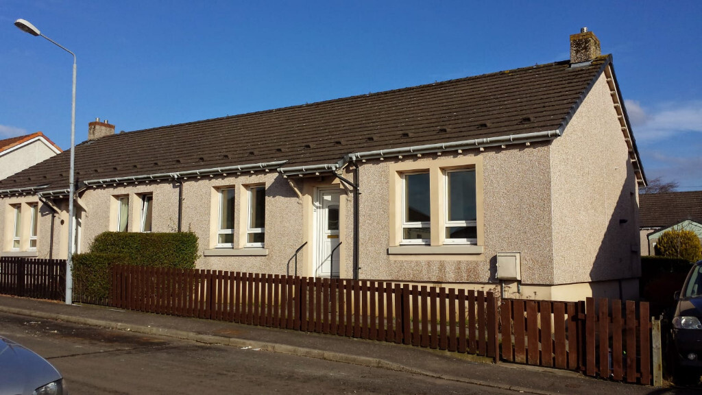 2 Bedroom semi detached Bungalow with Large garden G66 Auchinloch