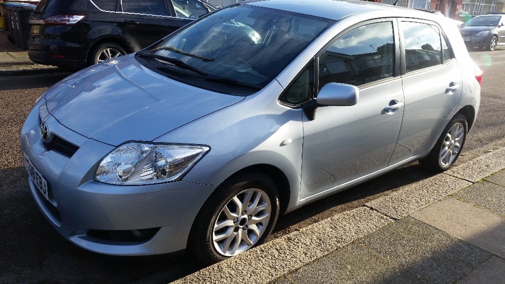 Тойота auris 2008