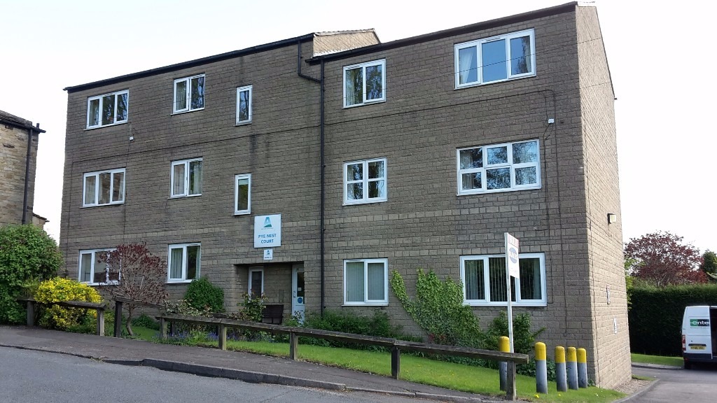2 Bedroom 2nd Floor Flat, Pye Nest Court, Liversedge, WF15 8BH NO BOND