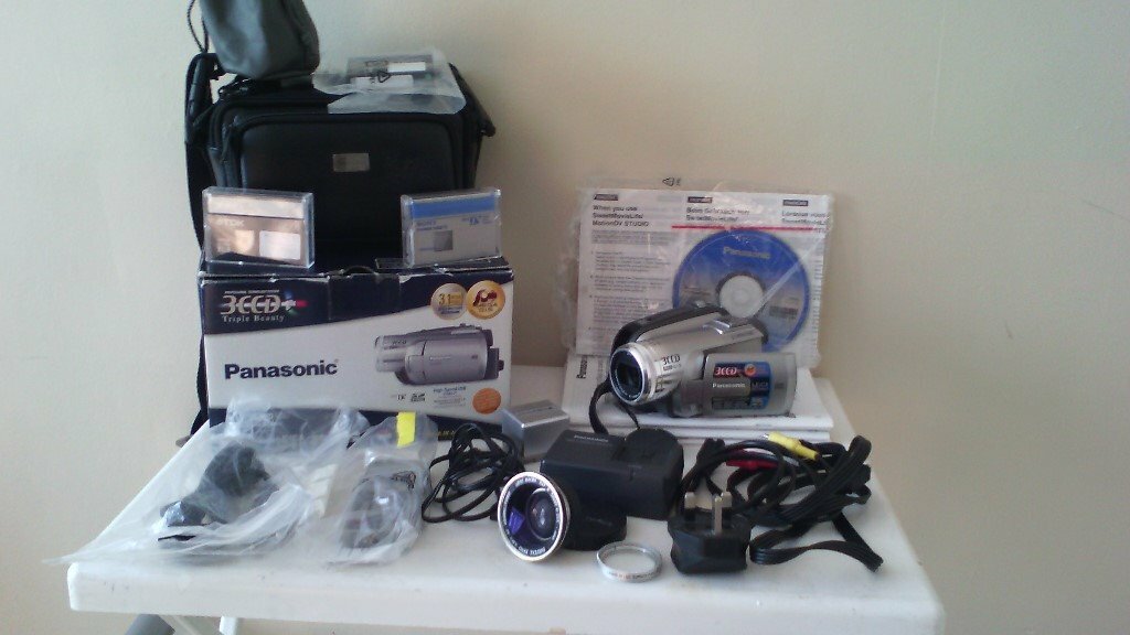 for sale a Panasonic nvgs320 digital photo and video camera in excellent condition plus accys