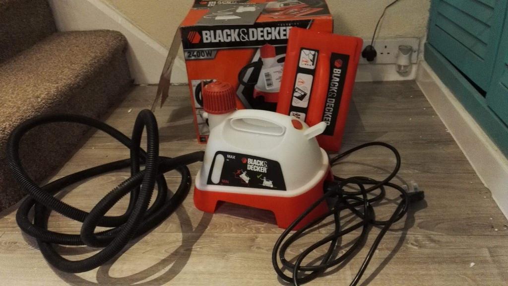 Wallpaper steam stripper BLack& Decker in Eccles