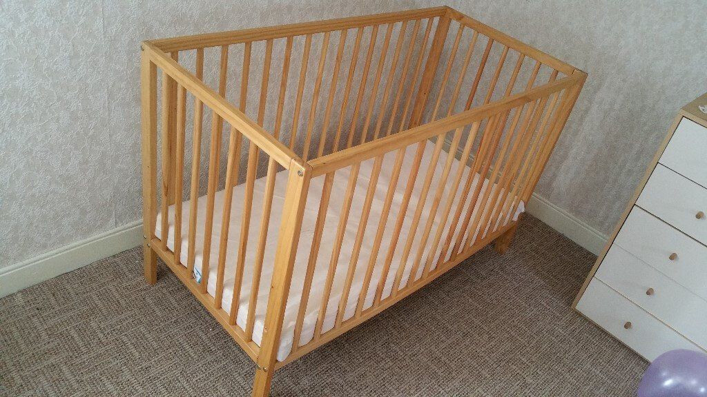Baby/Toddler Mothercare cot in excellent condition incl mattress with