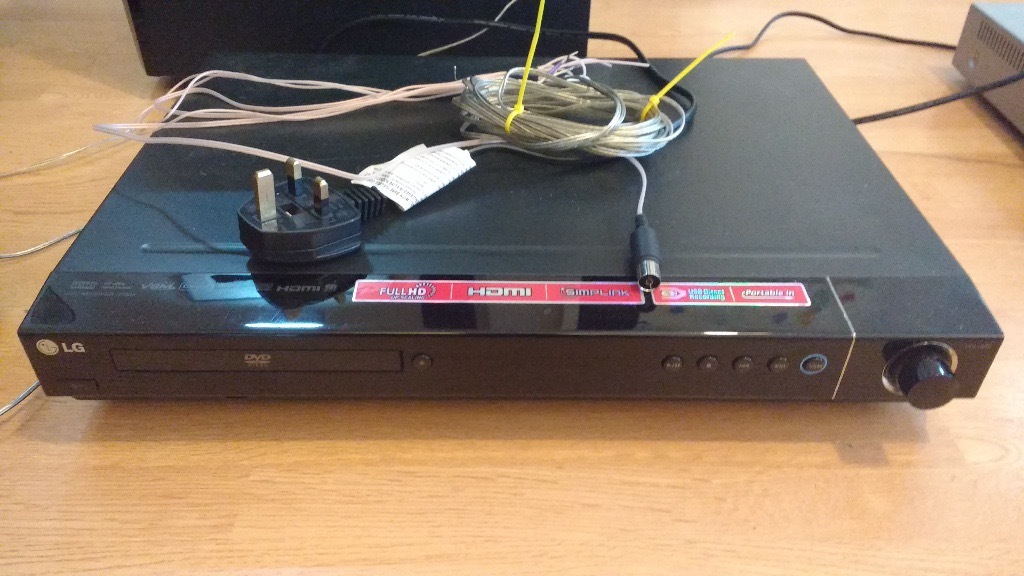 LG DVD Receiver HT503 Home Cinema System 5.1 with speakers in