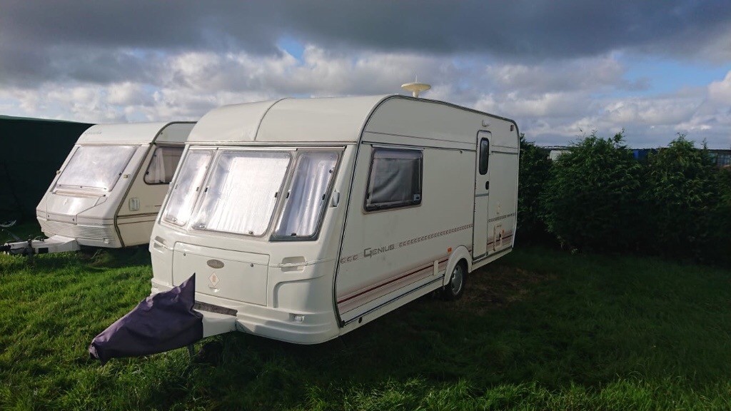 Coachman Genius 460SE 2 Berth Touring Caravan 1997 with full size